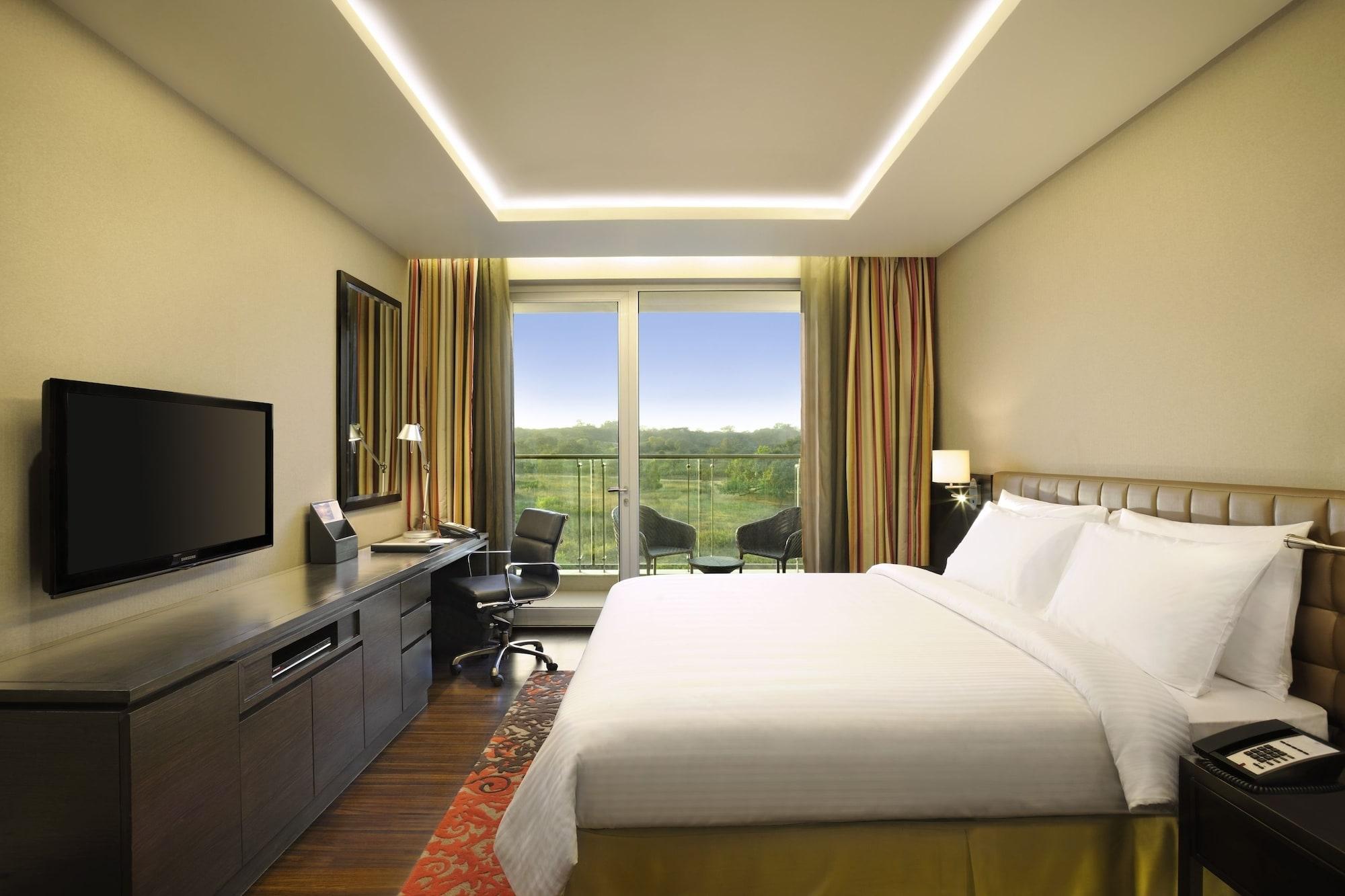 Doubletree Suites By Hilton Bengaluru Outer Ring Road Dış mekan fotoğraf