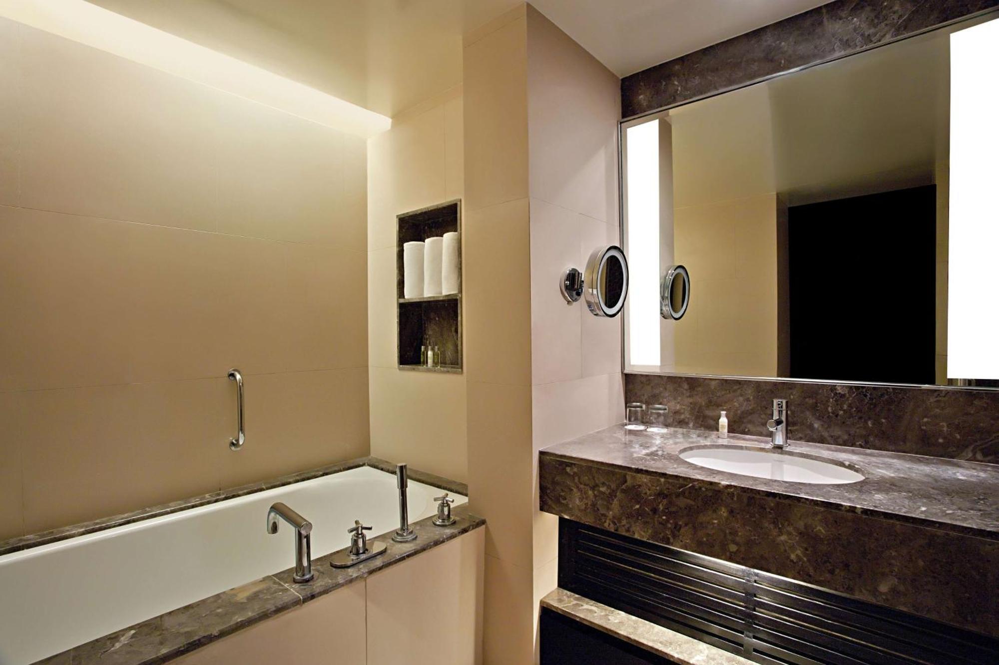 Doubletree Suites By Hilton Bengaluru Outer Ring Road Dış mekan fotoğraf