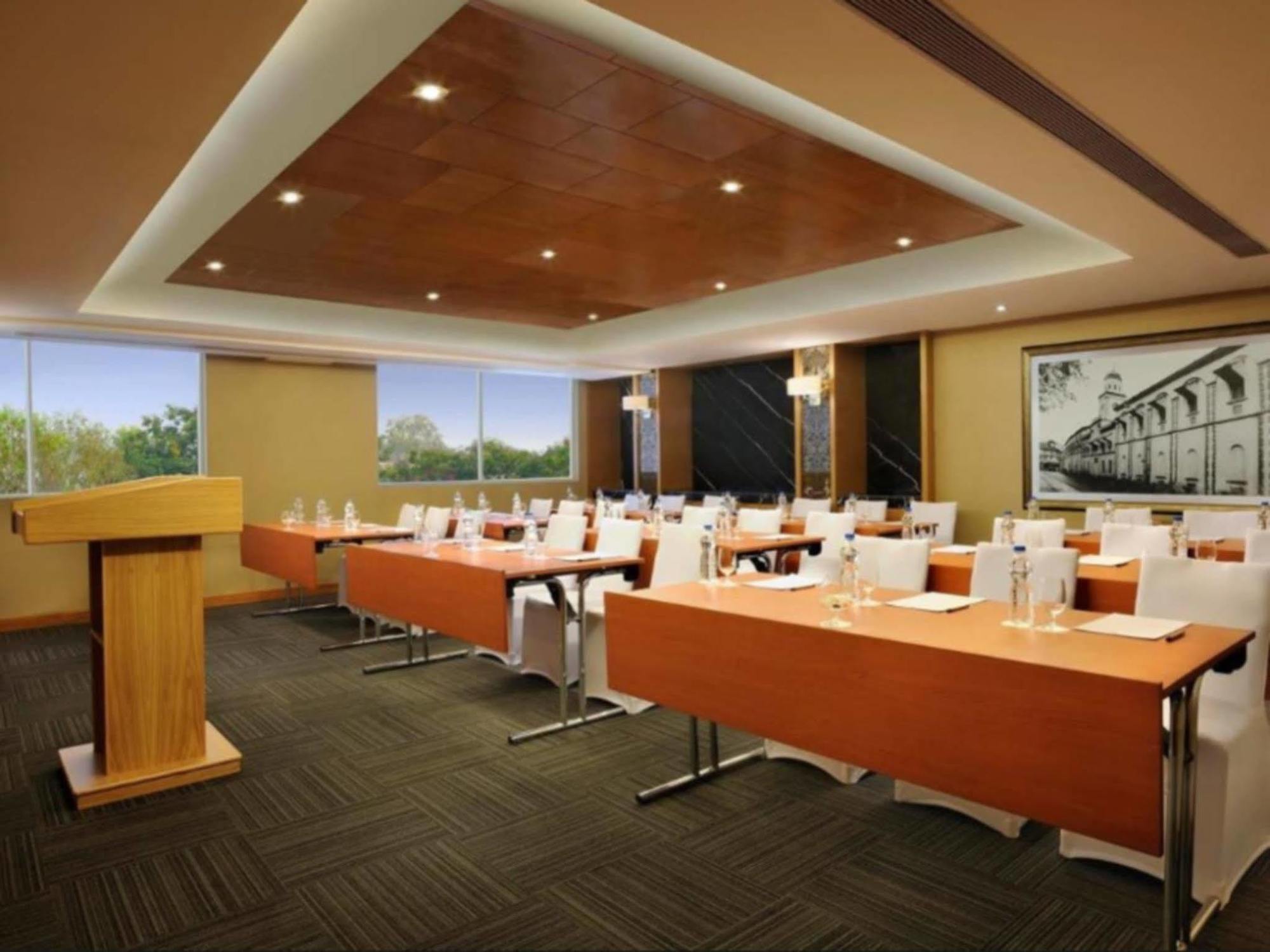 Doubletree Suites By Hilton Bengaluru Outer Ring Road Dış mekan fotoğraf
