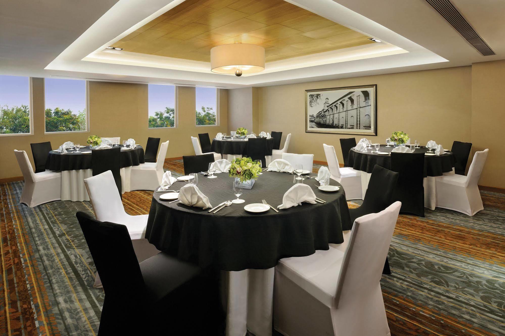 Doubletree Suites By Hilton Bengaluru Outer Ring Road Dış mekan fotoğraf